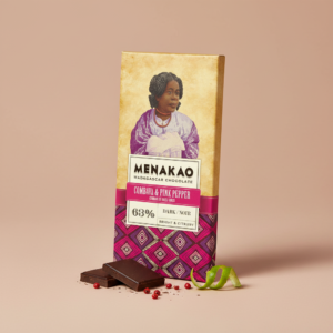 Tablette Chocolat Menakao Combava Baies roses 63% Madagascar femme coiffe