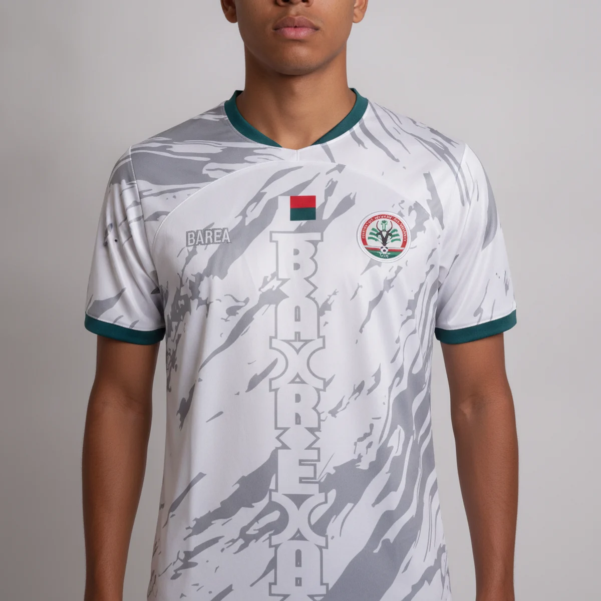 Maillot Aloalo Blanc Barea Madagascar — porté